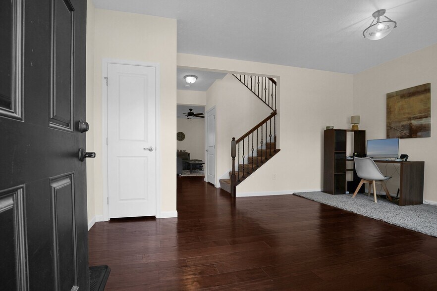 Building Photo - 6468 Holly Ln