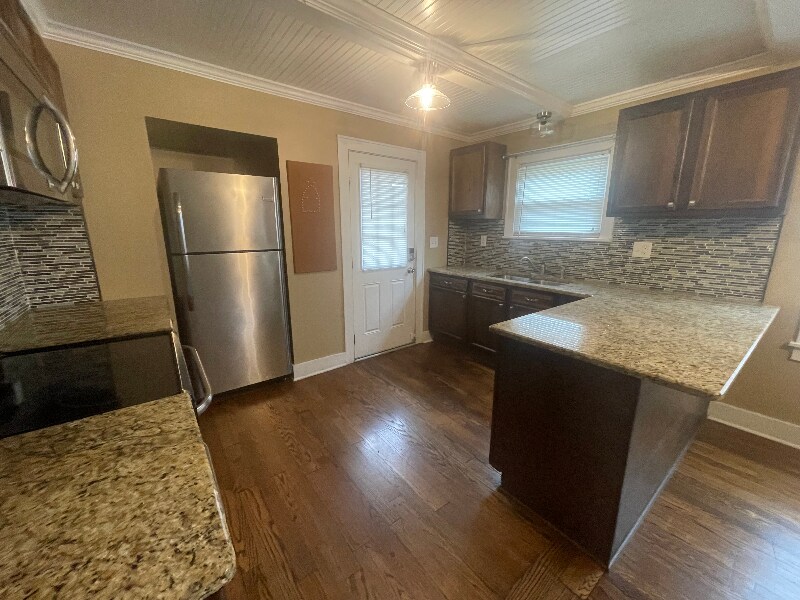 Building Photo - 1811 Dimple Ct