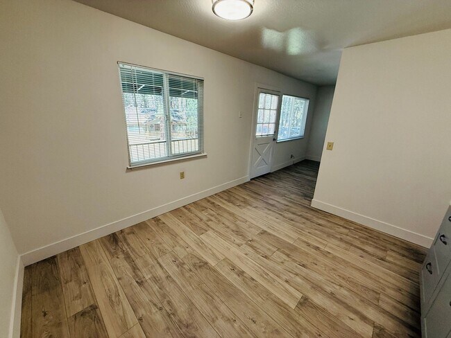 Building Photo - 2 bed 1 bath unit for rent in South Lake Tahoe