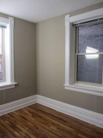Building Photo - 2127 W Moffat St