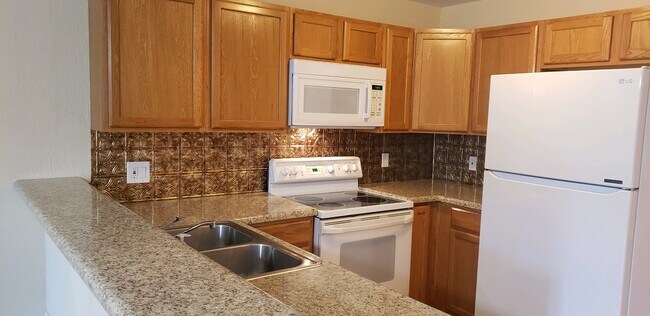 Building Photo - 9680 W Chatfield Ave