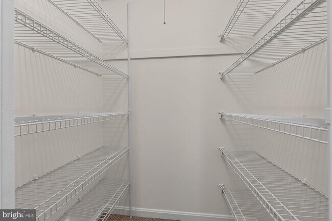 Building Photo - 5619 Ridge View Dr