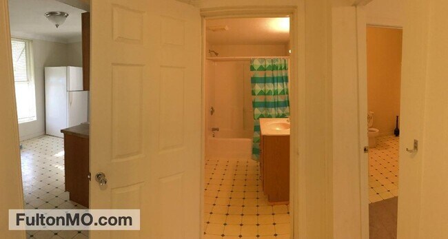 Building Photo - 301 West 5th Street Apartment A