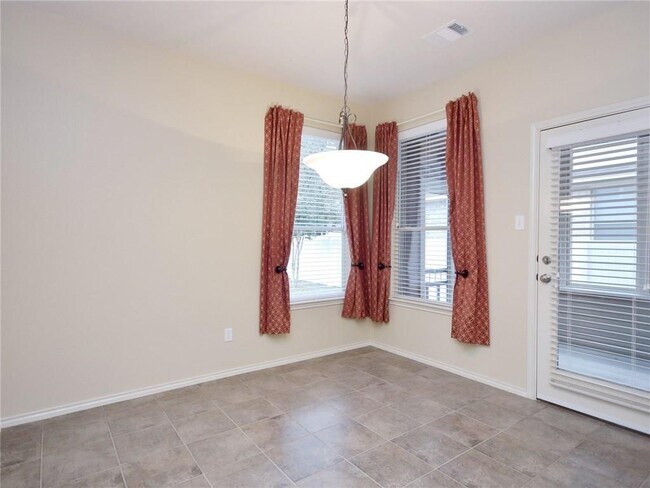 Building Photo - 1005 Big Spring Dr