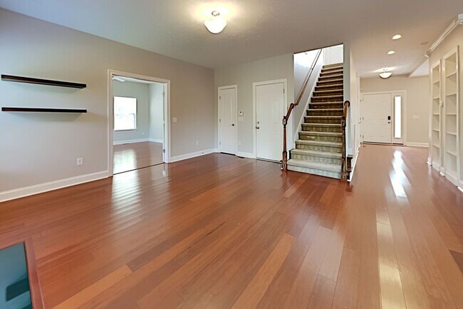 Building Photo - 844 Daybreak Dr