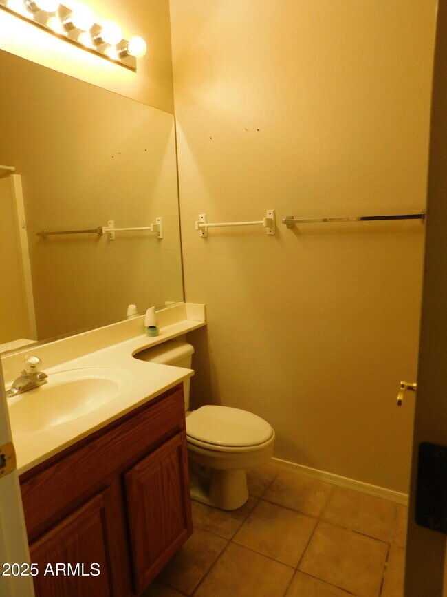 Building Photo - 2656 E Sherri Dr