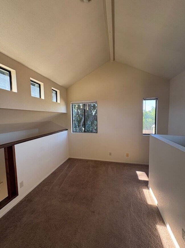 Building Photo - 1215-1219 Bond St