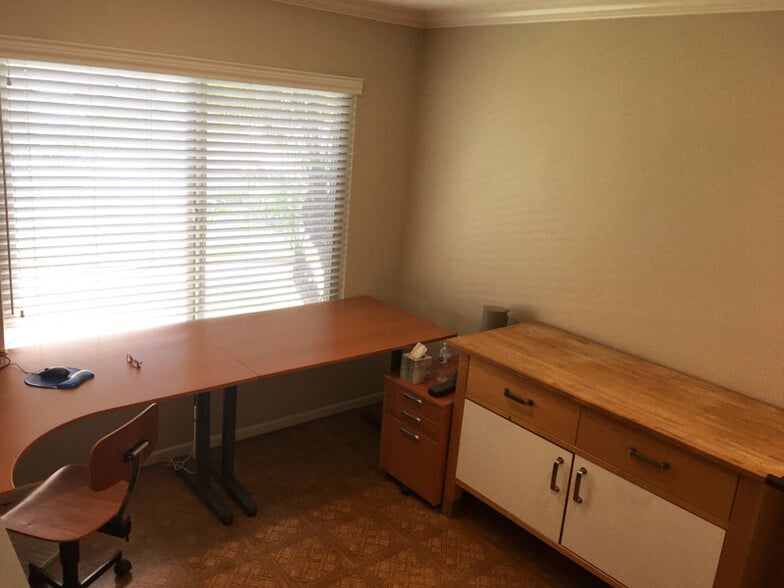 Building Photo - 498 Pierpont Dr