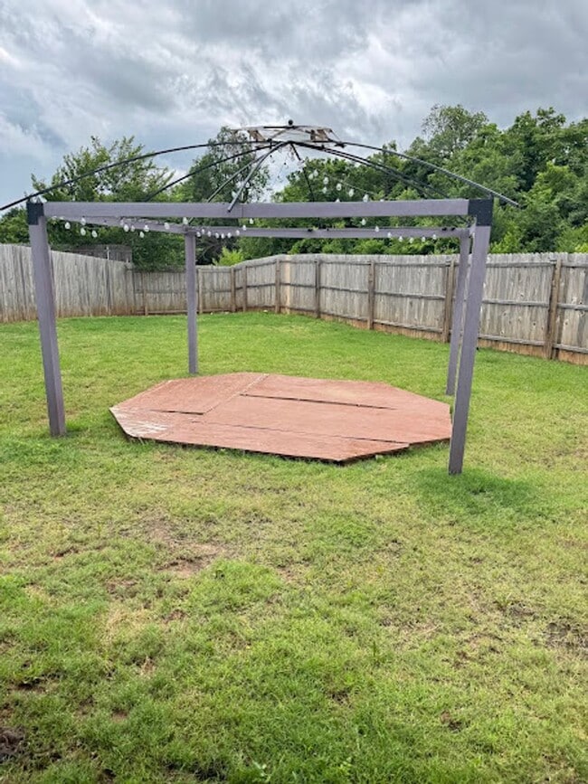 Building Photo - Spacious 3-Bedroom, 2-Bath Home for Rent i...