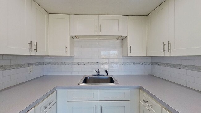 Building Photo - Charming 2 Bedroom close to the beach avai...