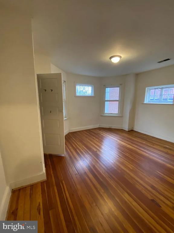 Building Photo - 316 S 43rd St