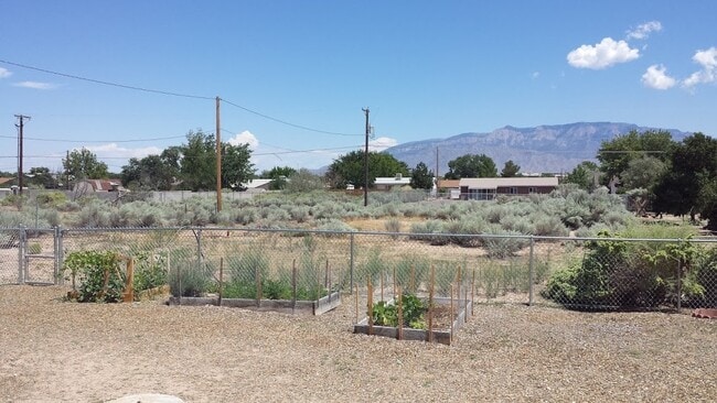 Building Photo - Cute Rio Rancho Rental