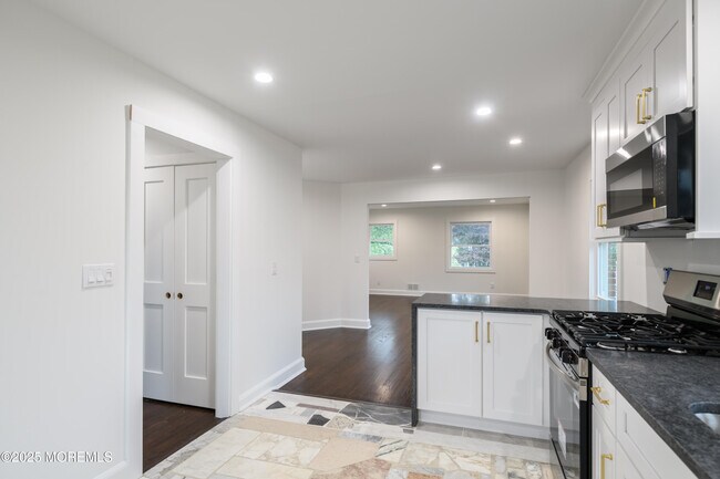 Building Photo - 2037 Westfield Ave
