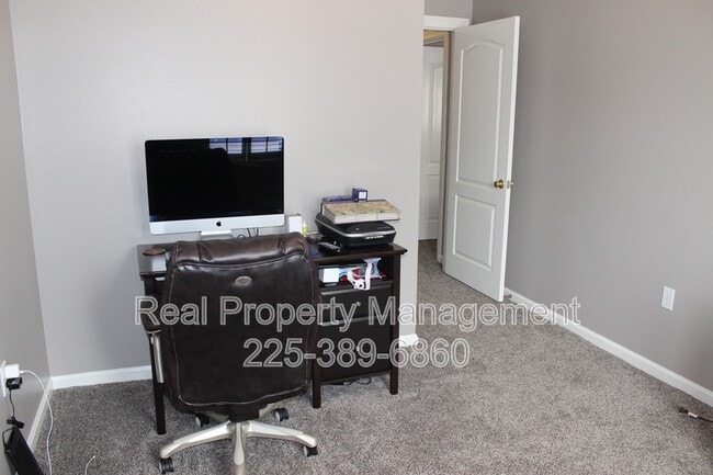 Building Photo - 3938 Garden View Dr