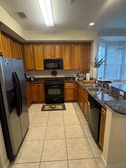 Building Photo - 150 Pantano Cay Blvd