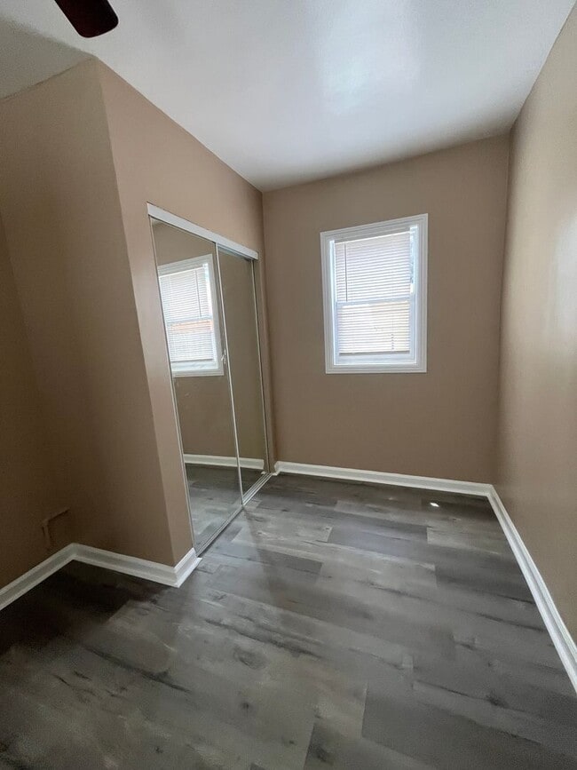 Building Photo - 3 Bedroom 1.5 Bath Back house