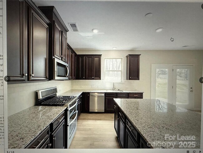 Building Photo - 5021 Kinsbridge Dr