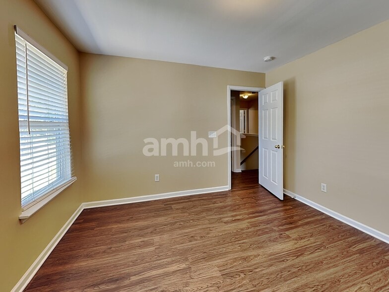 Building Photo - 2119 Ponty Pool Dr