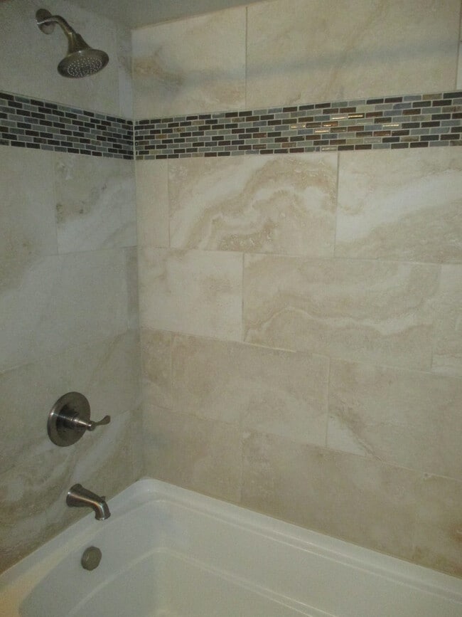 Building Photo - Large Three Bedroom Home in Keizer
