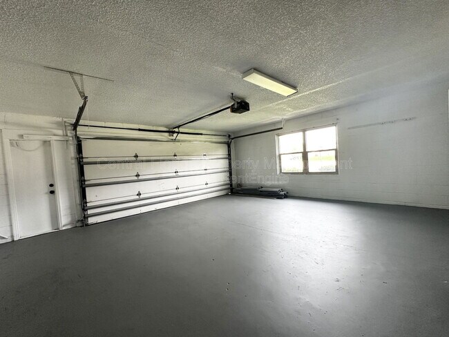 Building Photo - 947 N Atmore Cir