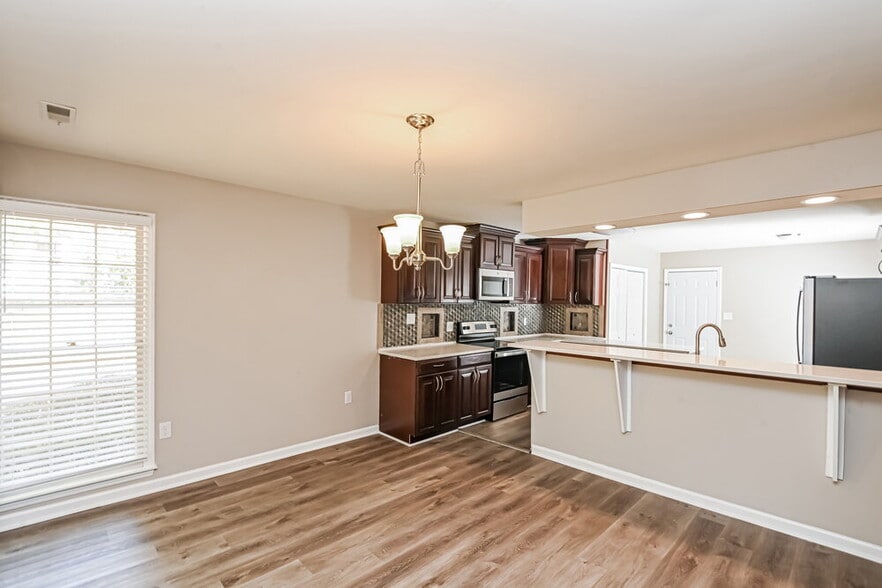 Building Photo - 7825 Elm Tree Ln