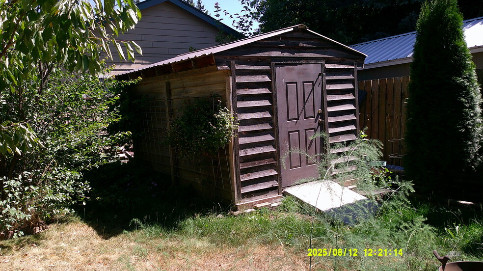 garden shed - 1405 Main St