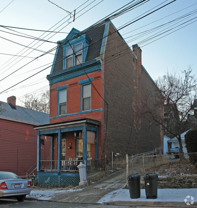 Building Photo - 425 Ada St