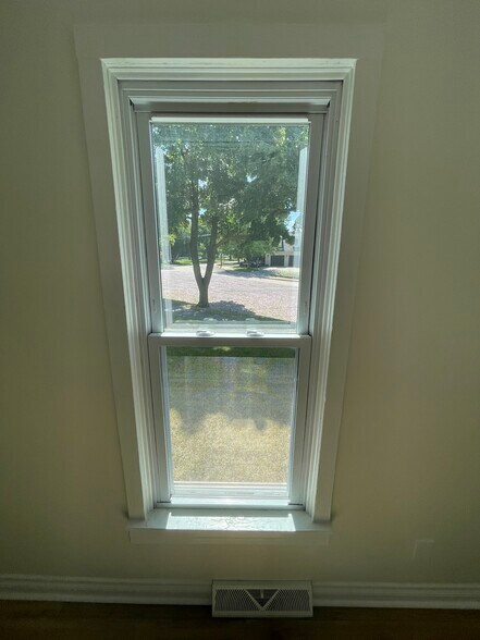 Window in the living room out to the yard - 1219 State St