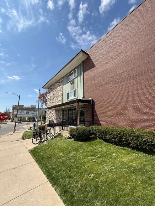 Building Photo - 2455 N Maryland Ave