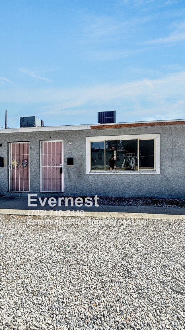 Primary Photo - 718 W Wilson Ave