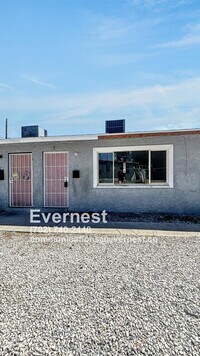 Building Photo - 718 W Wilson Ave