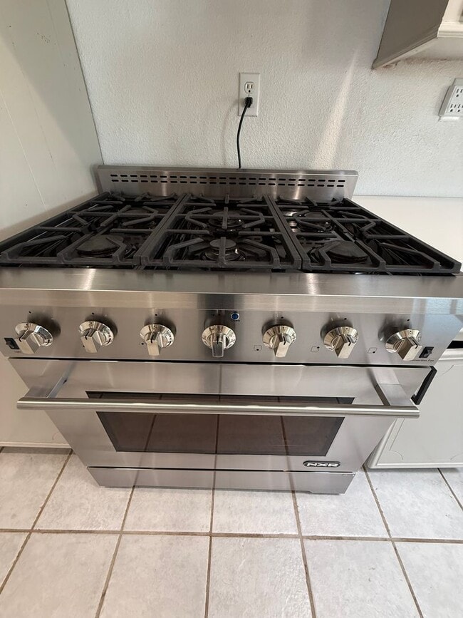 Building Photo - Spacious 2 Bedroom on 1 Arce -Texico Schools