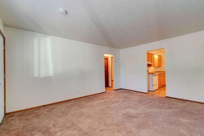 Building Photo - 2bed/1bath Available NOW! SPRING SPECIAL 1...