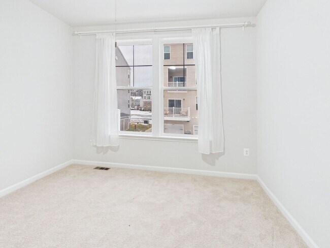 Building Photo - 640 Brookwood Glen Terrace