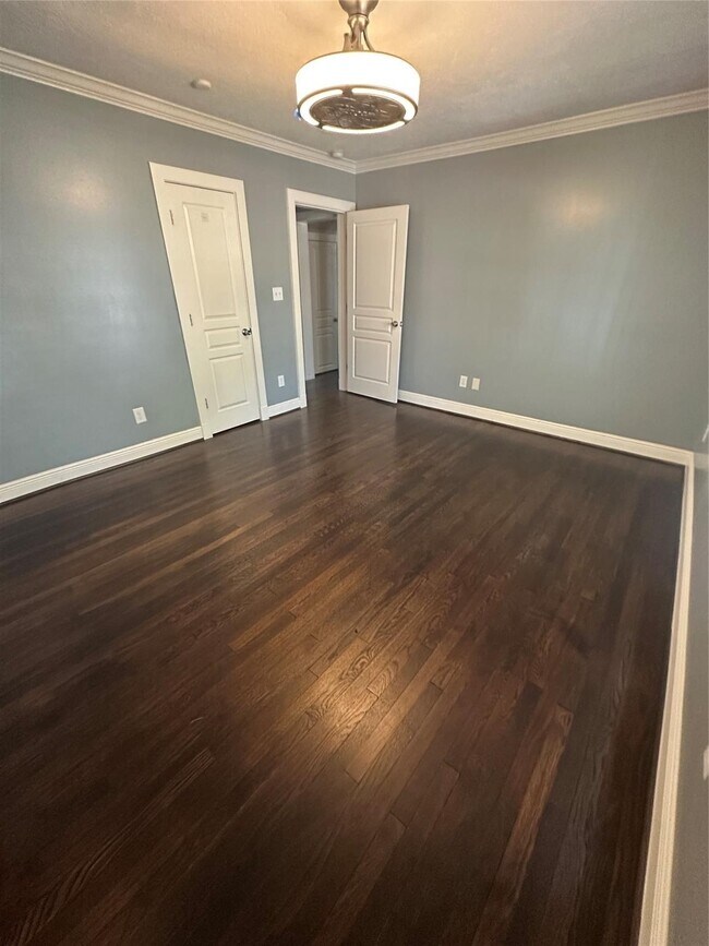 Building Photo - 4924 Polk St