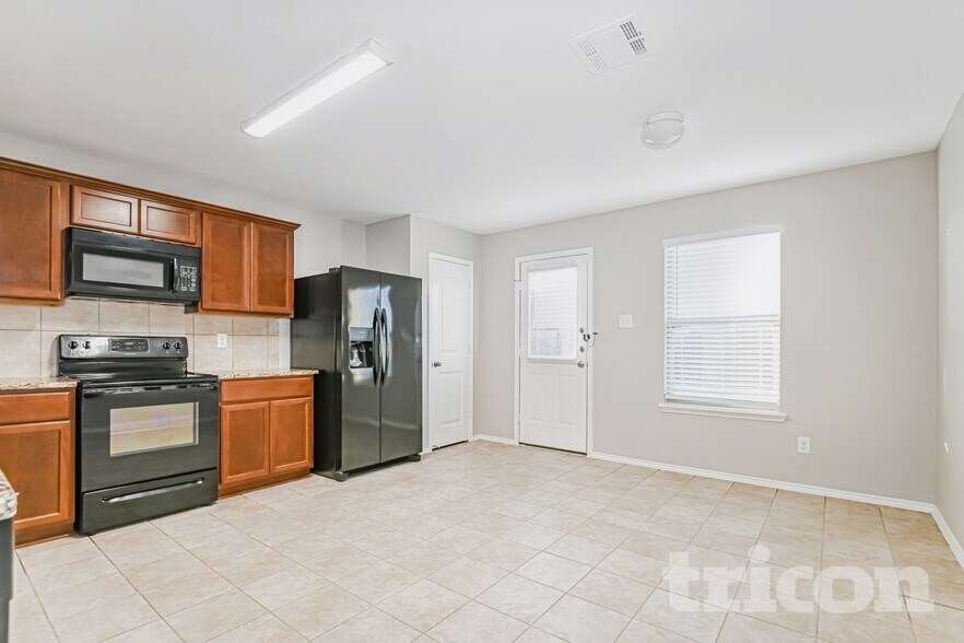 Building Photo - 2905 Englenook Dr