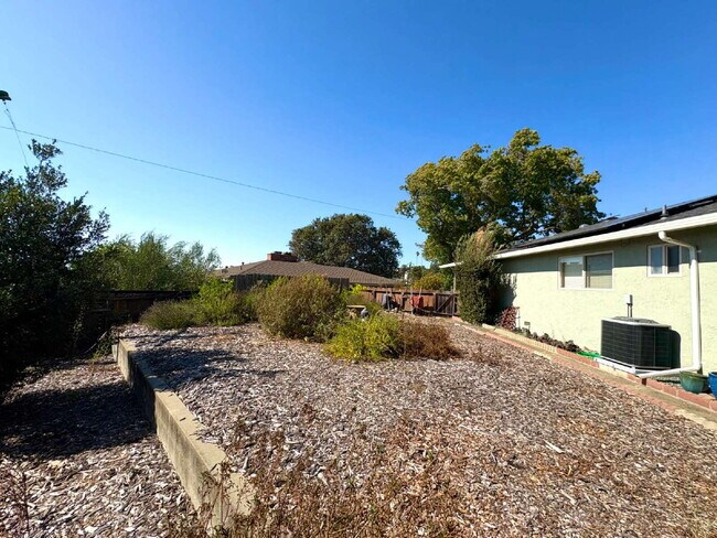 Building Photo - Peaceful Charmer Single-Story Retreat in Vallejo