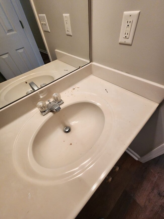 Building Photo - Oakdale Terrance Condo Water Front!!!