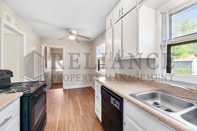 Building Photo - 1414 E 31st St S