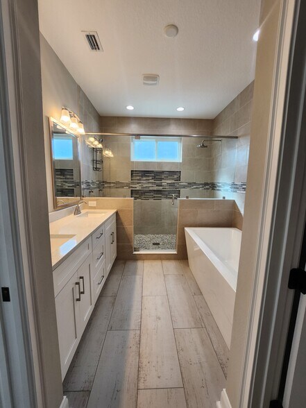 Building Photo - 4114 N Nebraska Ave