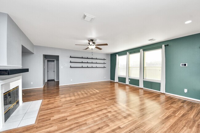 Building Photo - 16319 Autumn Leigh Dr