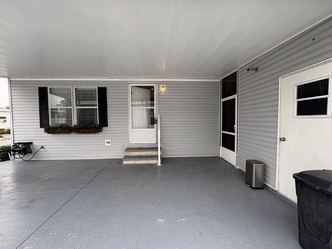 Building Photo - Beautiful 2-bed, 2-bath home is located in the highly desired Strawberry Ridge 55+ Community