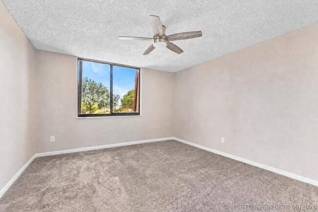 Building Photo - 3750 Victoria Dr