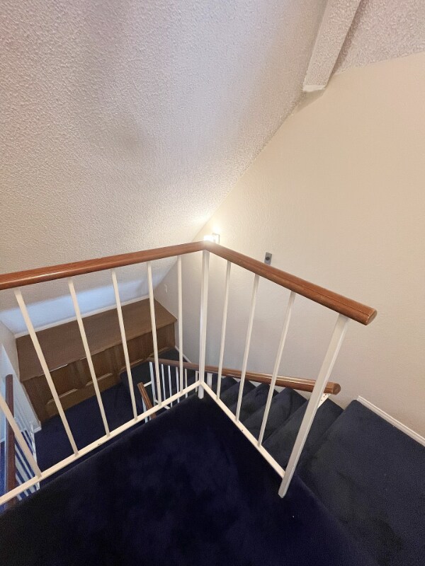 Building Photo - 109 E Rosewood Ct