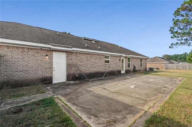 Building Photo - 9472 Fox Ct W