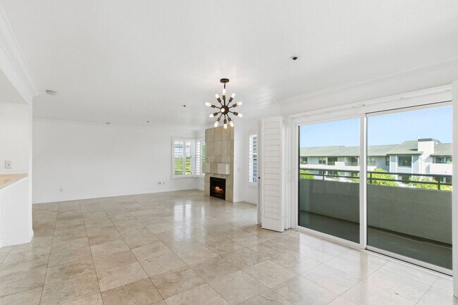 Building Photo - Ocean and Newport Harbor Views