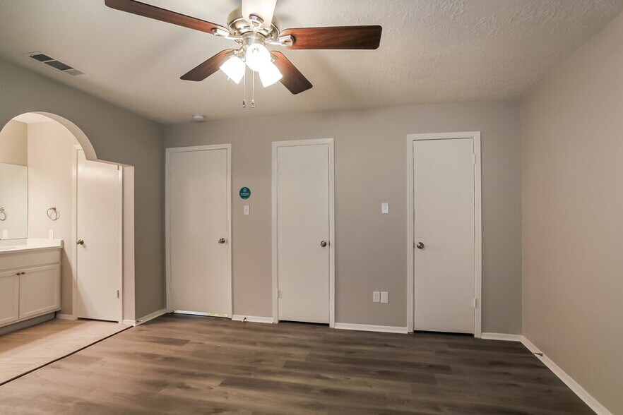 Building Photo - 2138 Pilgrims Point Dr