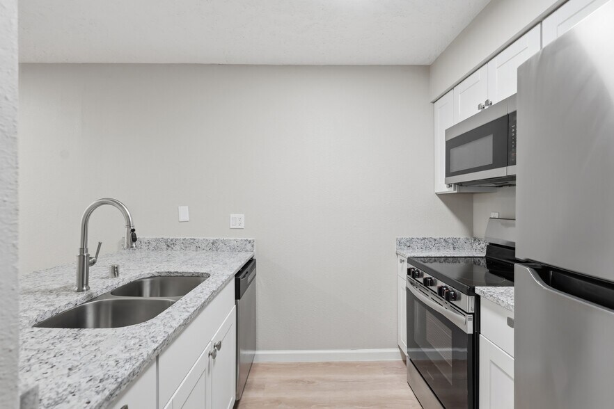 Building Photo - 12229 Menaul Blvd NE