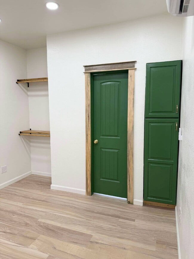 Building Photo - "Charming 1-Bedroom Retreat in Mountain Home – Your Cozy Haven Awaits!"