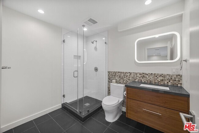 Building Photo - 141 Hollister Ave